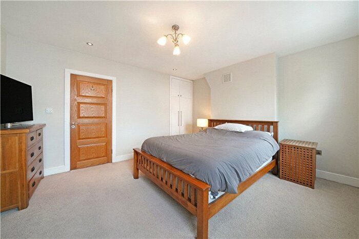 2 Bedroom Detached House For Sale In Camberwell New Road, London, SE5