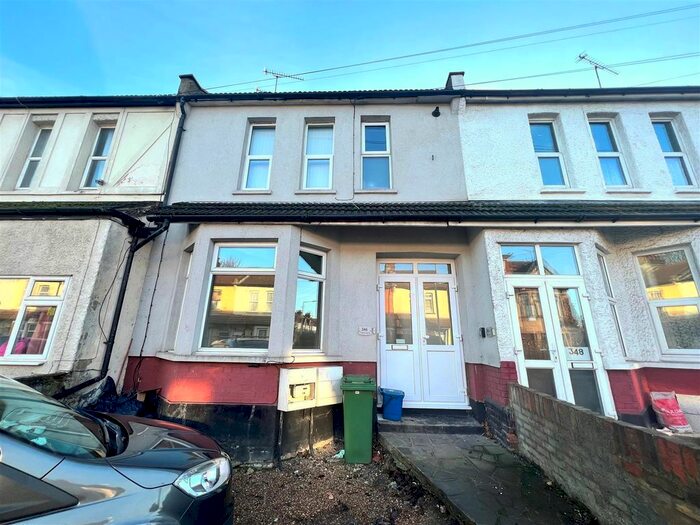 1 Bedroom Flat To Rent In Fairfax Drive, Westcliff-On-Sea, SS0