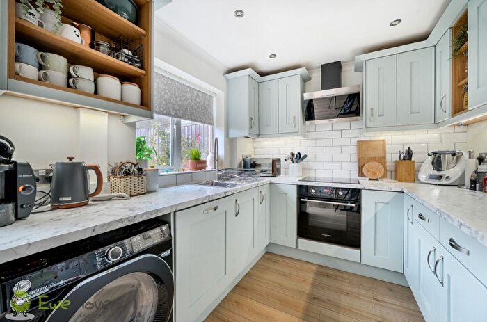 3 Bedroom End Of Terrace House For Sale In Greywell Close, Tadley, Hampshire, RG26