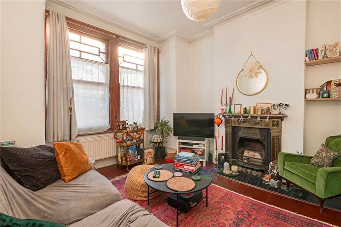 2 Bedroom Flat To Rent In Penwith Road, SW18