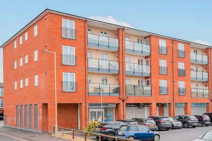 2 Bedroom Apartment To Rent In Fawkon Walk, Hoddesdon, EN11