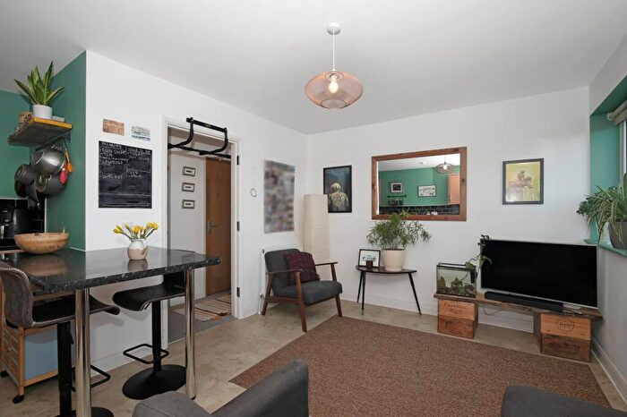 2 Bedroom Flat For Sale In Two Mile Hill Road, Kingsway Court, BS15