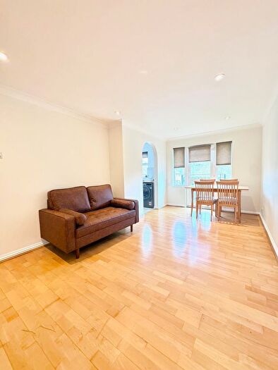 2 Bedroom Flat To Rent In Page Street, Mill Hill, London, NW7