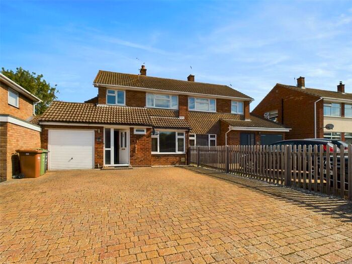 4 Bedroom Semi-Detached House To Rent In Cherry Tree Road, Chinnor, Oxon, OX39