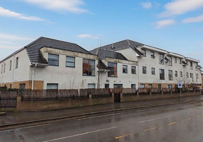 3 Bedroom Flat For Sale In Flat Garden Court, Station Road, West Drayton, Middlesex, UB7