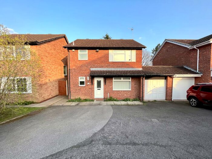 3 Bedroom House To Rent In Framefield Drive, Solihull, B91