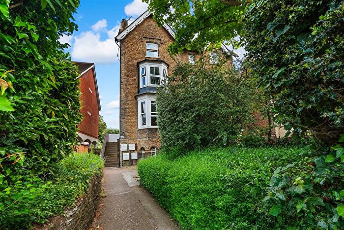 1 Bedroom Flat For Sale In Stoke Road, Guildford, GU1