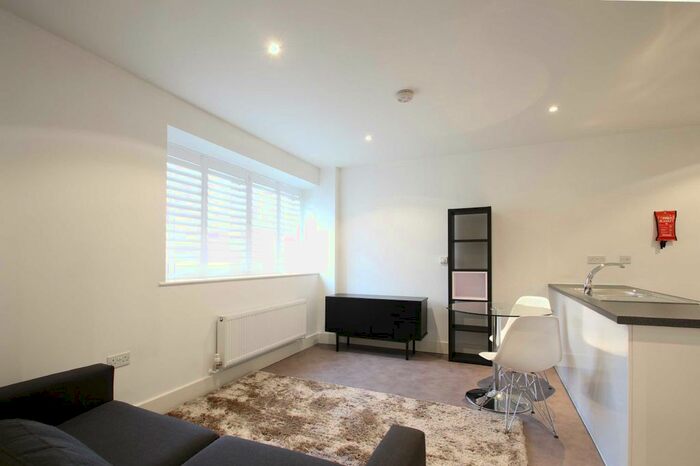 Studio To Rent In Blackburn Road, West Hampstead, London, NW6