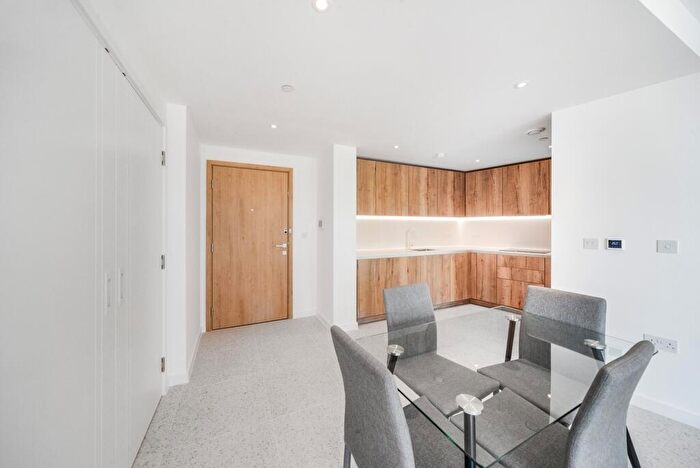 2 Bedroom Apartment To Rent In Cendal Crescent London, E1