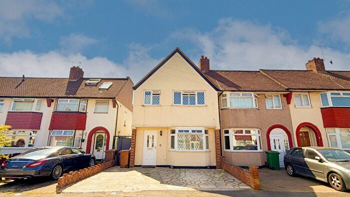 3 Bedroom End Terrace House For Sale In Elm Close, Carshalton, Surrey., SM5