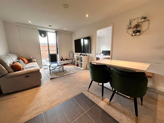 2 Bedroom Flat To Rent In Local Crescent, Hulmee Street, Salford, M5