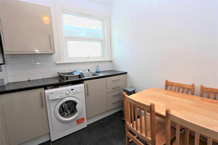 3 Bedroom Flat To Rent In Latymer Road, London N9