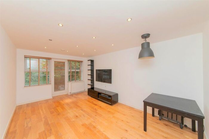 2 Bedroom Flat To Rent In East End Road, London, N3
