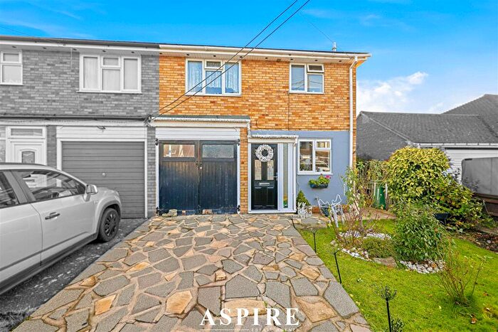 3 Bedroom Semi Detached House For Sale In Cambridge Road, Canvey Island, SS8