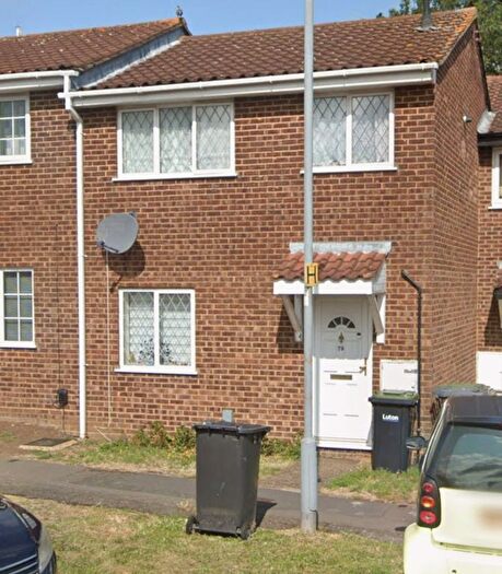 3 Bedroom Semi Detached House To Rent In Dunsmore Road, Luton, LU1