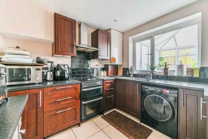 4 Bedroom End Of Terrace House To Rent In St Albans Grove, Carshalton, SM5