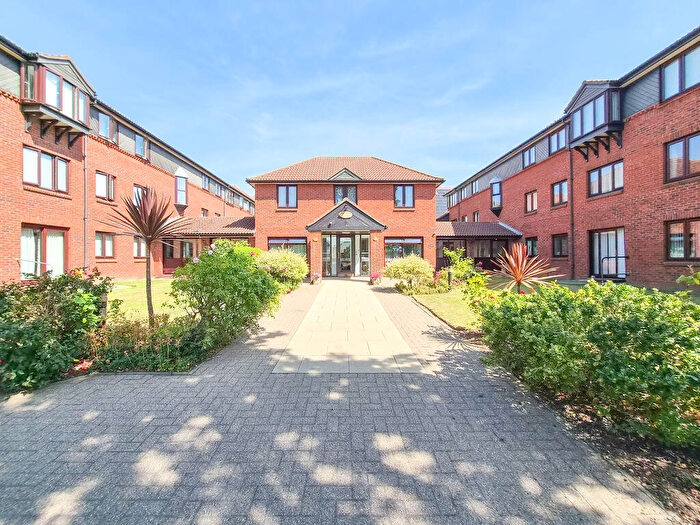 1 Bedroom Retirement Property For Sale In Imperial Avenue, Westcliff-On-Sea, SS0