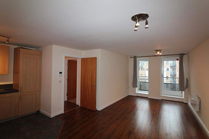 2 Bedroom Apartment To Rent In Aspect, Leeds, LS2