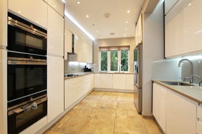 6 Bedroom Semi-Detached House To Rent In Brookside Road, London, NW11