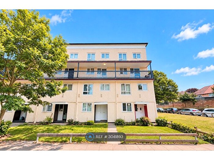 3 Bedroom Flat To Rent In Brookwood Road, Hounslow, TW3