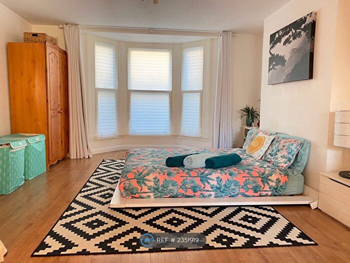 1 Bedroom Flat To Rent In Queen's Park Road, Brighton, BN2