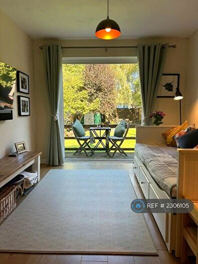 2 Bedroom Flat To Rent In Thurlow Park Road, London, SE21