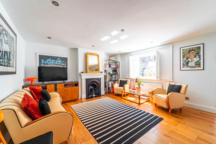 1 Bedroom Flat For Sale In Huntingdon Street, Islington, London, N1