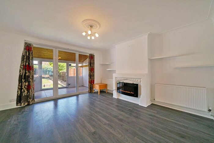 5 Bedroom Semi-Detached House To Rent In Park Avenue North, London, NW10