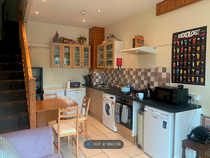 4 Bedroom Semi-Detached House To Rent In St. Clements Street, Oxford, OX4