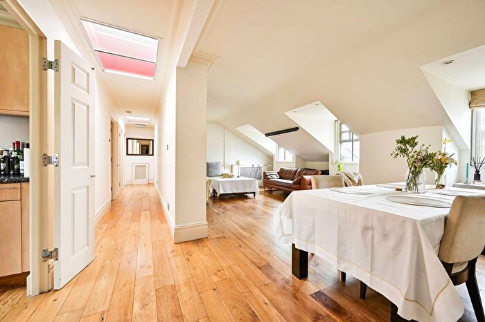 3 Bedroom Flat To Rent In York Place Mansions, Marylebone, London, W1U