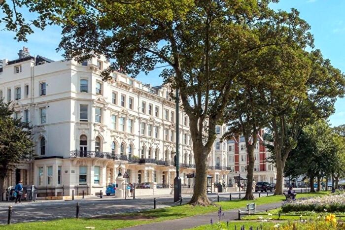 1 Bedroom Flat For Sale In Palmeira Avenue Manions, Hove, East Sussex, BN3
