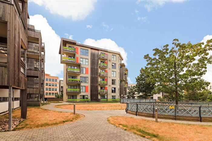 2 Bedroom Apartment For Sale In Glenalmond Avenue, Cambridge, CB2