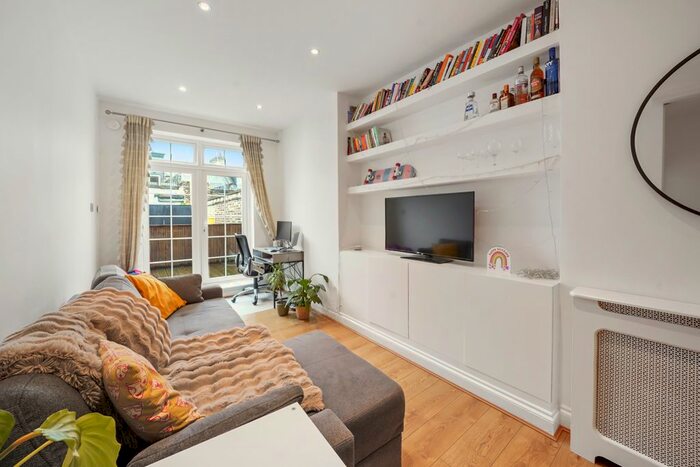 2 Bedroom Flat To Rent In Brighton Terrace, London, SW9