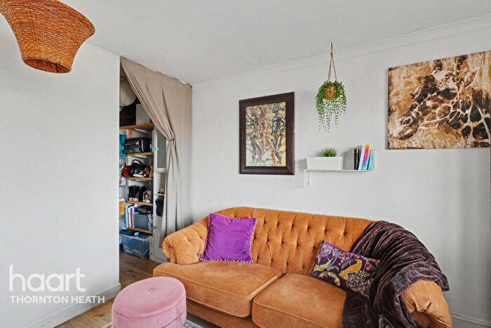 2 Bedroom Apartment For Sale In Birchanger Road, London, SE25