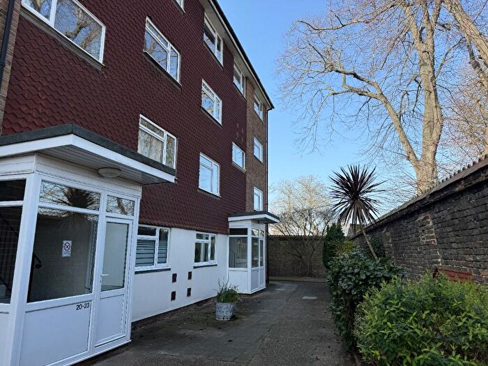 2 Bedroom Maisonette To Rent In Beacon Grove, Carshalton, Greater London, SM5