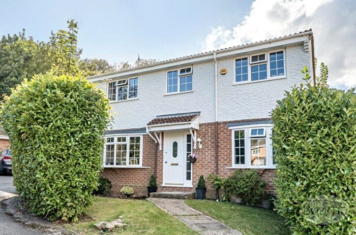 5 Bedroom Detached House For Sale In Coombs Close, Clanfield, Hampshire, PO8