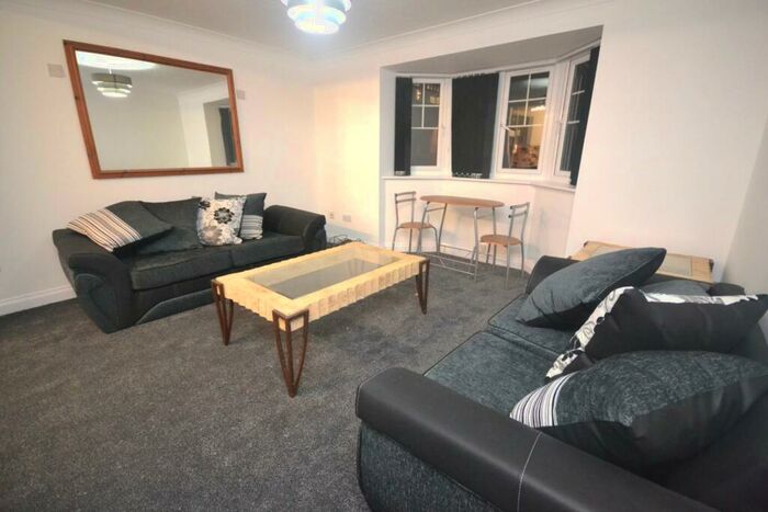 1 Bedroom Apartment To Rent In Maltings Place, Town Centre, RG1