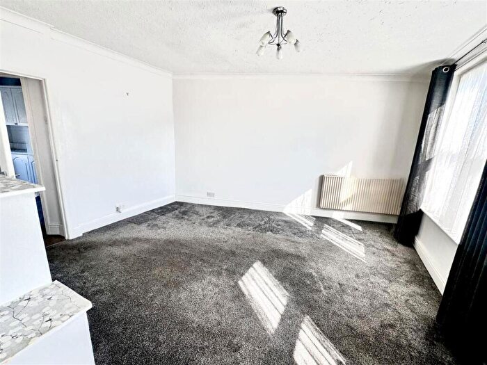 1 Bedroom Apartment For Sale In Bridge Road, Southampton, Hampshire, SO19