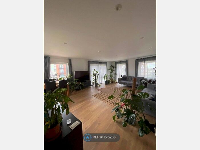 2 Bedroom Flat To Rent In John Thornycroft Road, Southampton, SO19