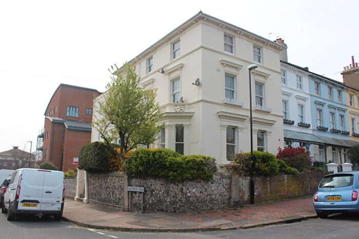 Studio To Rent In Arundel House, Hartfield Road, Eastbourne, East Sussex, BN21