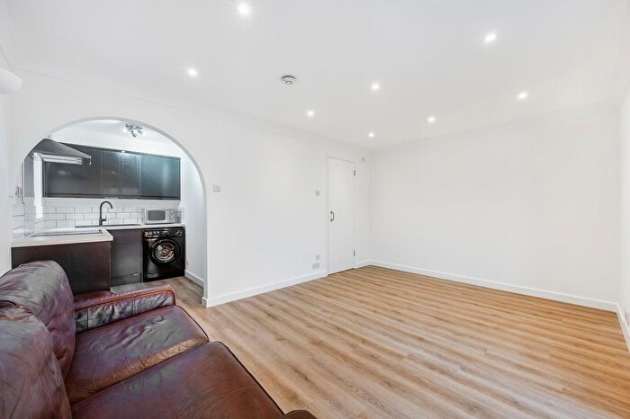 Studio To Rent In Beaulieu Place, Chiswick, W4