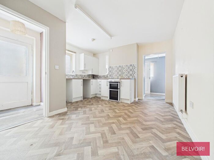 3 Bedroom Flat To Rent In Railway Road, Cefn Mawr, LL14