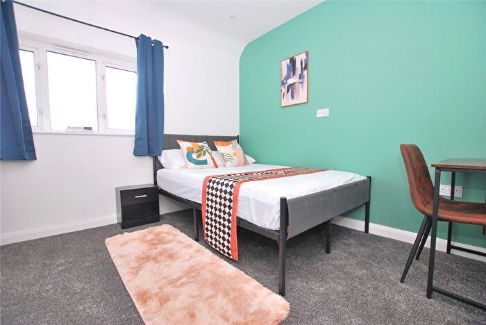 1 Bedroom Property To Rent In Woodside Road, Guildford, Surrey, GU2