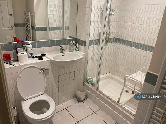 2 Bedroom Flat To Rent In Chiltern House, Aylesbury, HP19