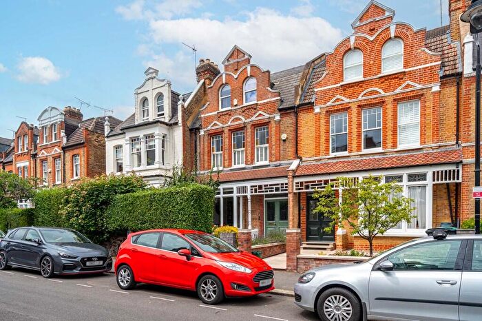 3 Bedroom Apartment For Sale In Weston Park, Crouch End, N8