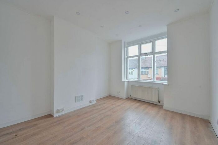 2 Bedroom Semi-Detached House To Rent In Hawthorne Avenue, Mitcham, Mitcham, CR4