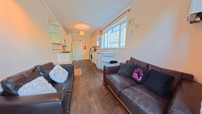 6 Bedroom House To Rent In Brading Road, Brighton, BN2