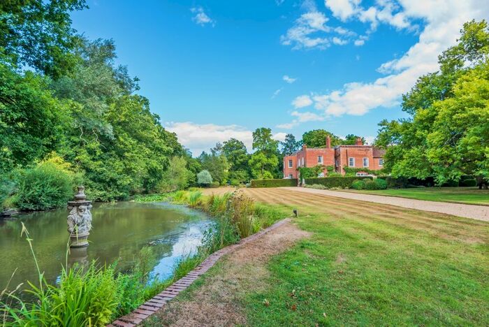 2 Bedroom Flat To Rent In Barkham Manor, Barkham, Wokingham, RG41