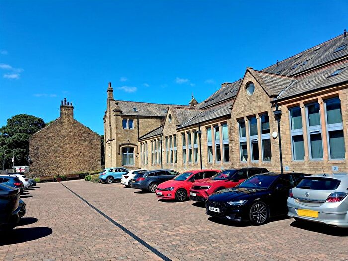 1 Bedroom Flat For Sale In Chrisharben Court, Green End, Clayton, BD14