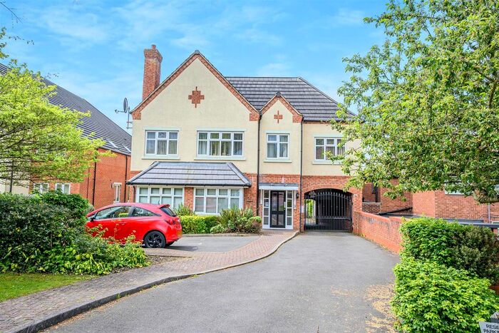 3 Bedroom Flat For Sale In Lichfield Road, Sutton Coldfield, B74